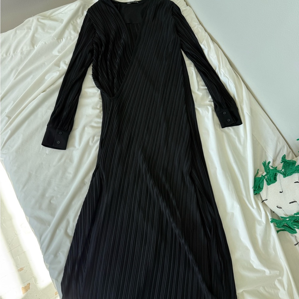 Zara Black Pleated Long Sleeve Dress